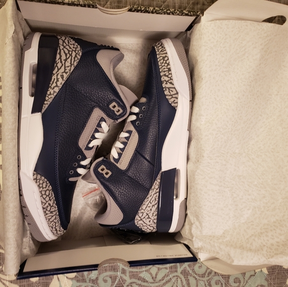 Jordan 3's Georgetown - Picture 3 of 6